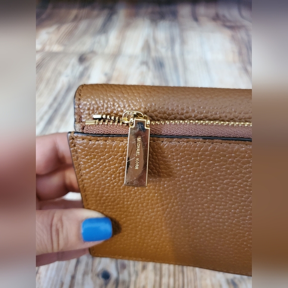 MICHAEL KORS CARRYALL CARD - Picture 10 of 11